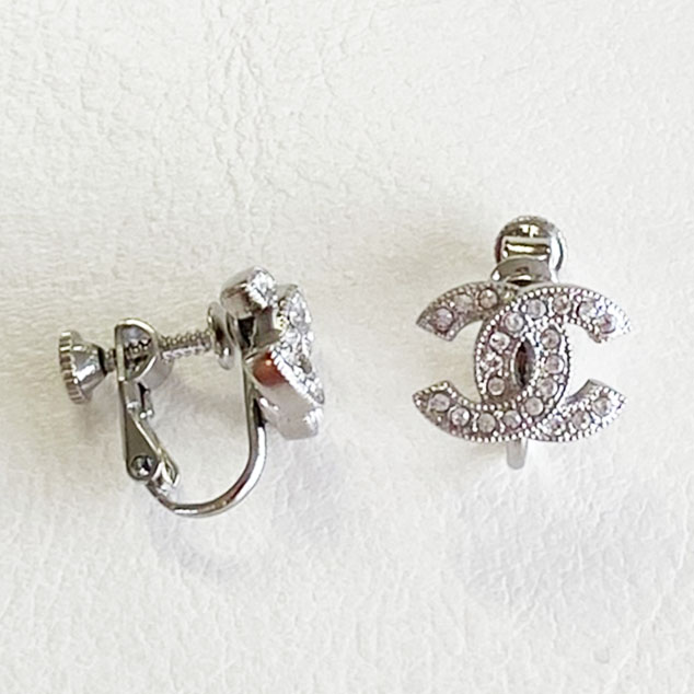 プレゼントにもらったシャネルピアスをイヤリングに変えたい | グラス